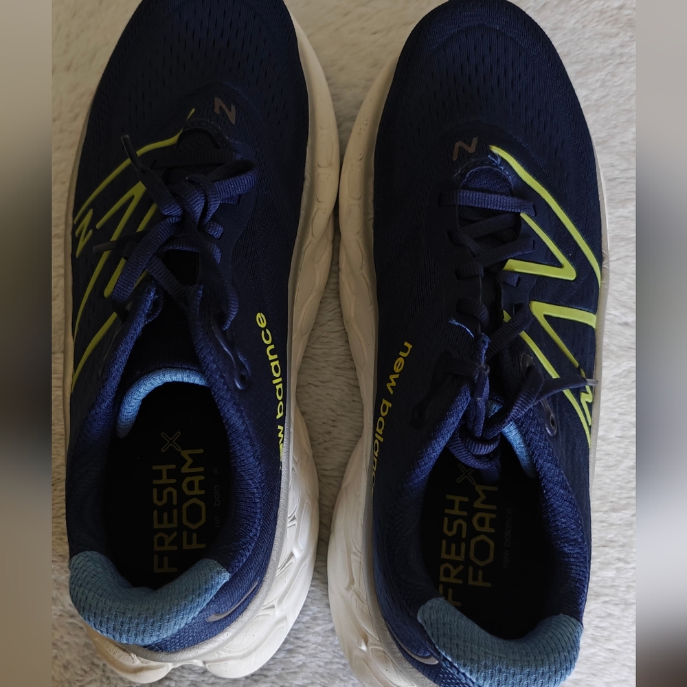 Men's New Balance More V4, Size 10 D, Blue